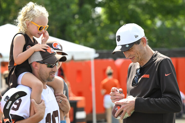 Bernie Kosar is discharged from hospital